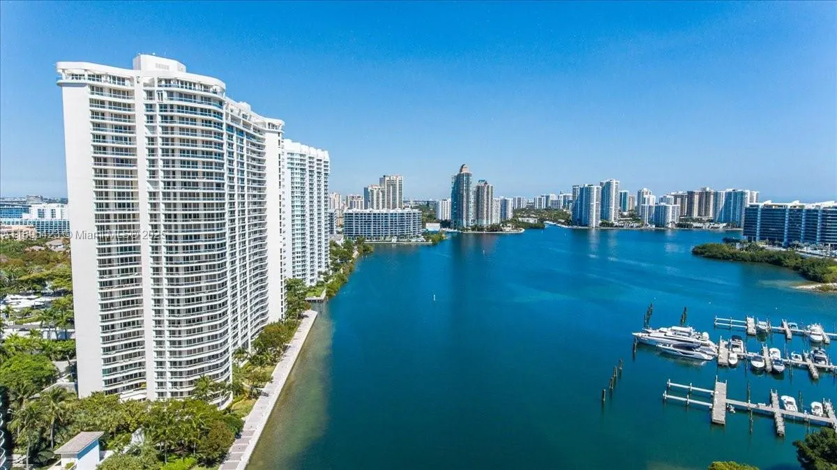 7000 Island Blvd, #1402