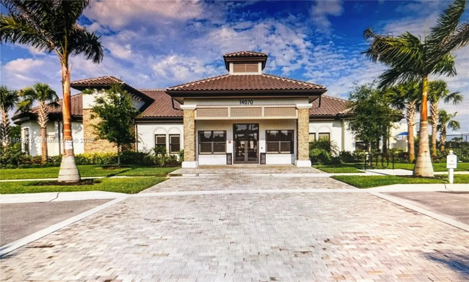 14555 MONROVIA LN