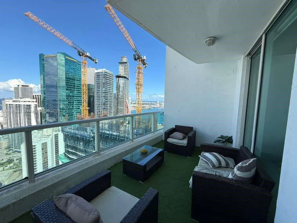 41 SE 5th St, #2307