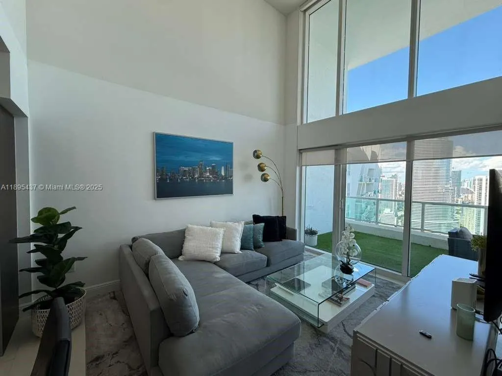 41 SE 5th St, #2307