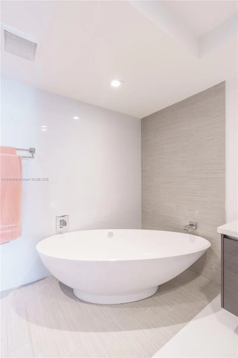 300 Sunny Isles Blvd, #4-1101