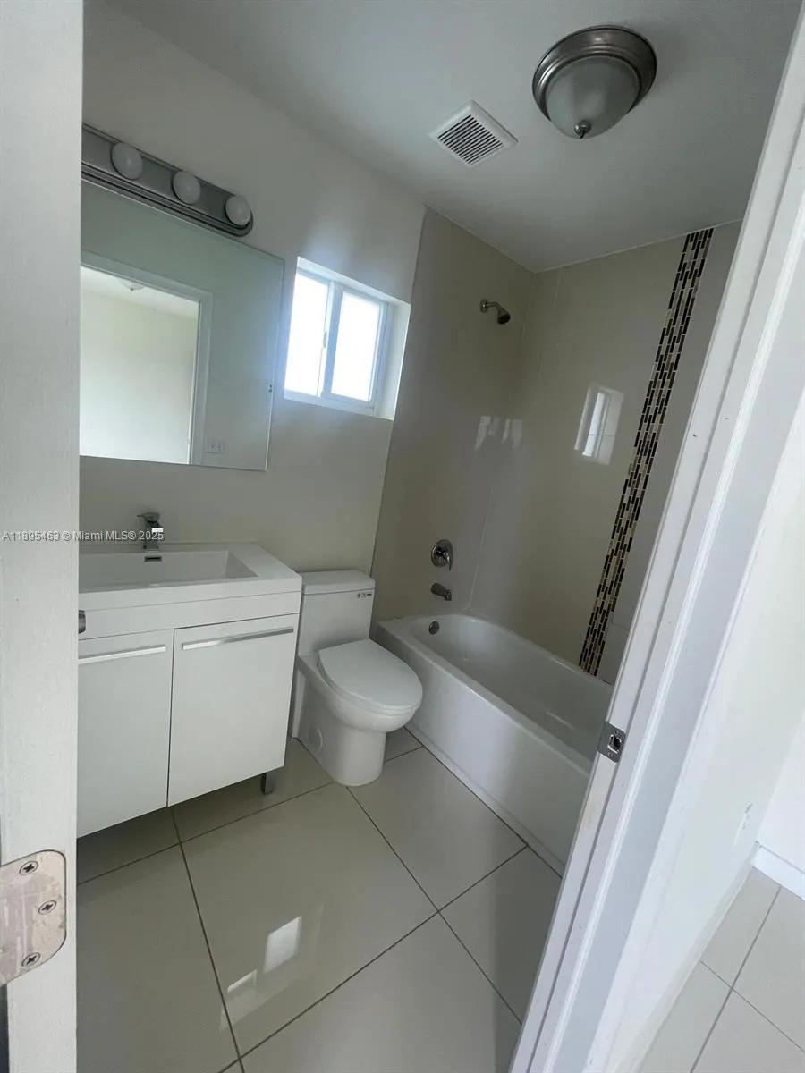 2121 NW 72nd st, #2121