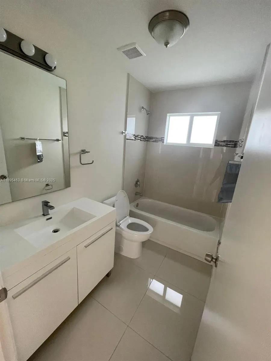 2121 NW 72nd st, #2121