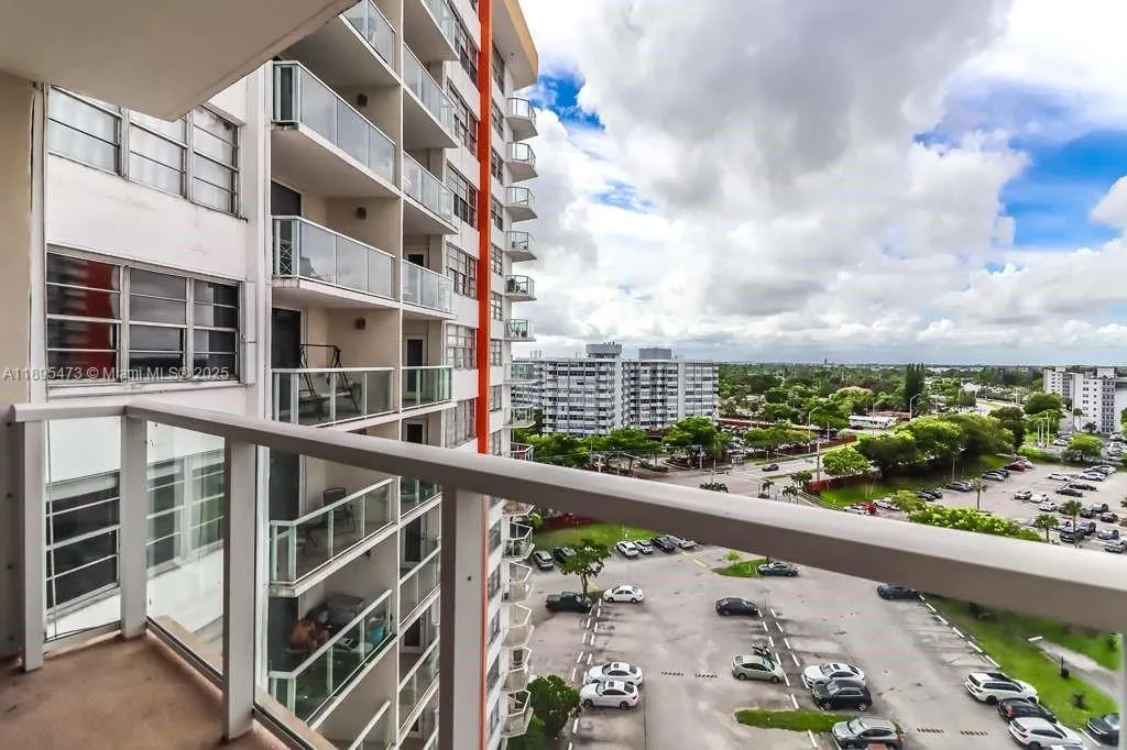 1351 NE Miami Gardens Dr, #1001E