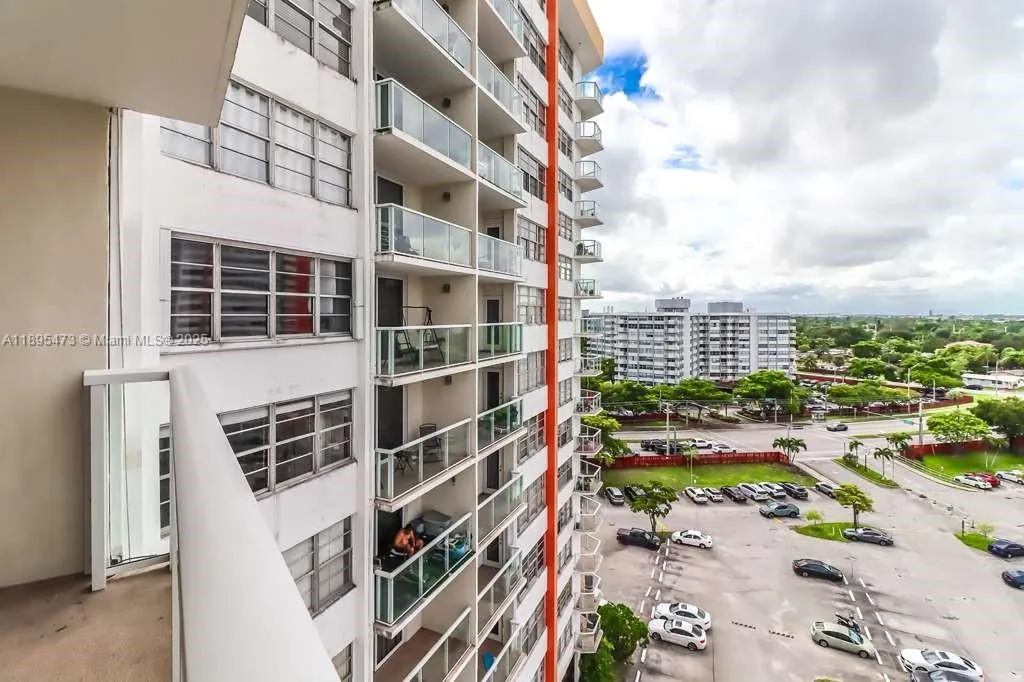 1351 NE Miami Gardens Dr, #1001E