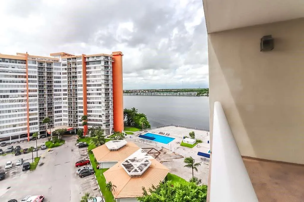 1351 NE Miami Gardens Dr, #1001E