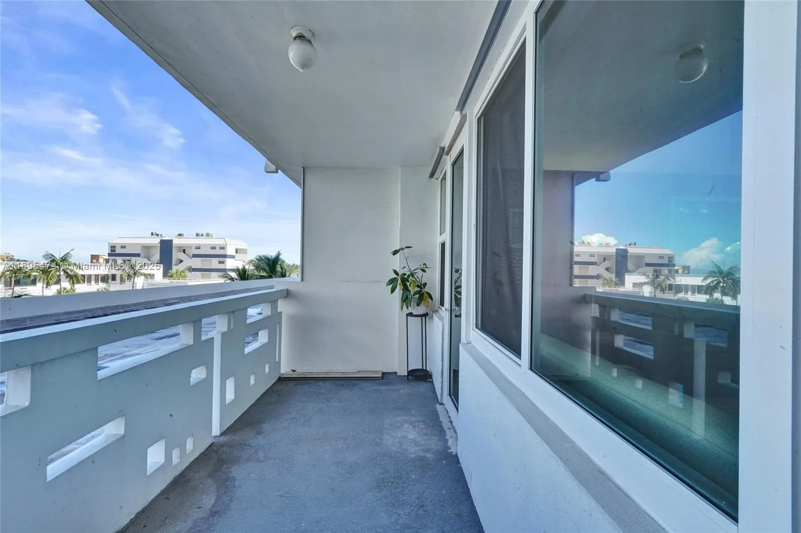 3111 N Ocean Dr, #302
