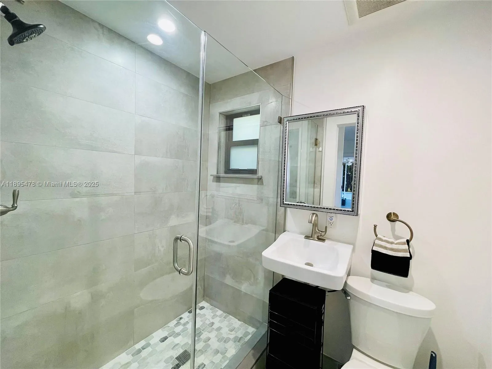 38 NW 52nd St, #1