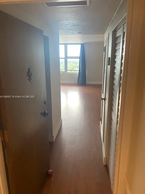 2899 Collins Ave, #1746