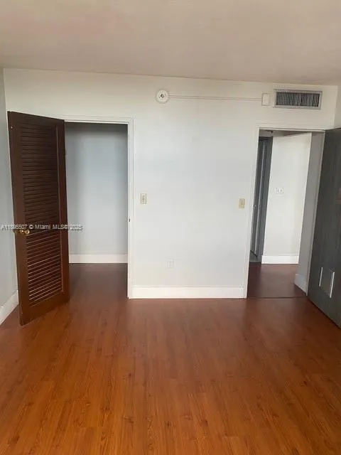 2899 Collins Ave, #1746