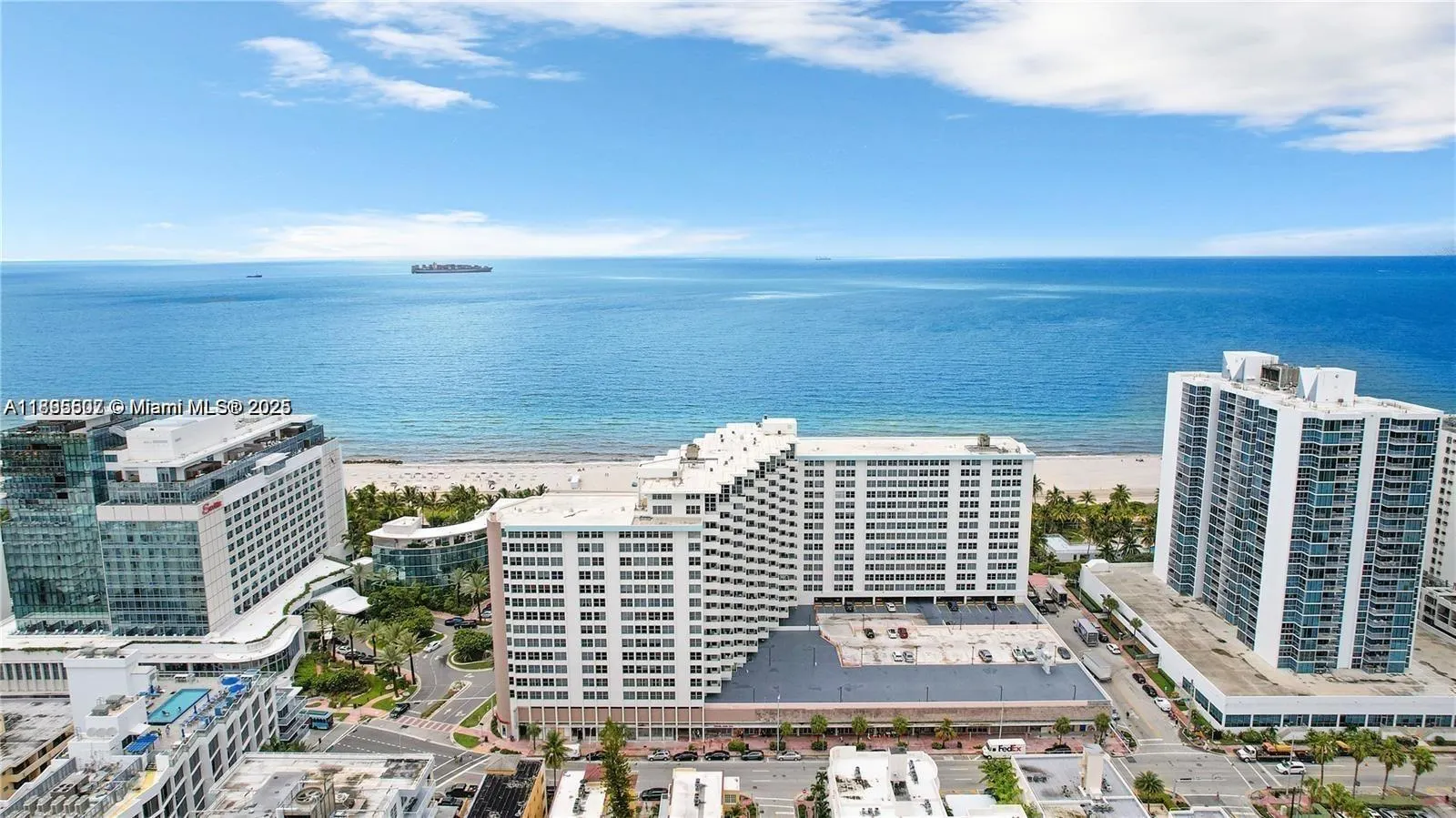 2899 Collins Ave, #1746
