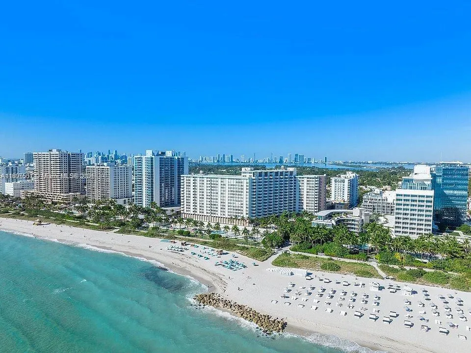 2899 Collins Ave, #1746