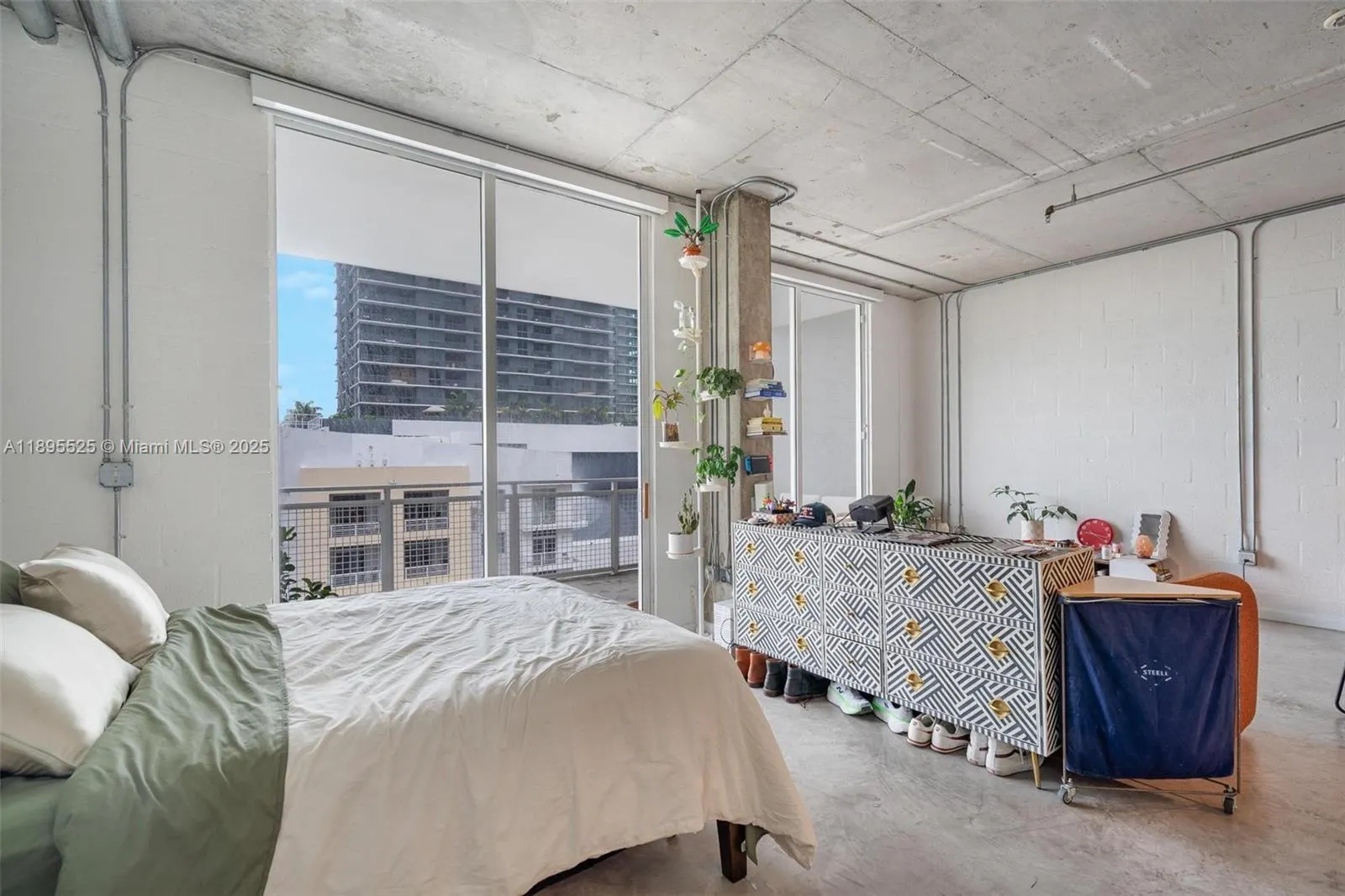 444 NE 30th St, #801