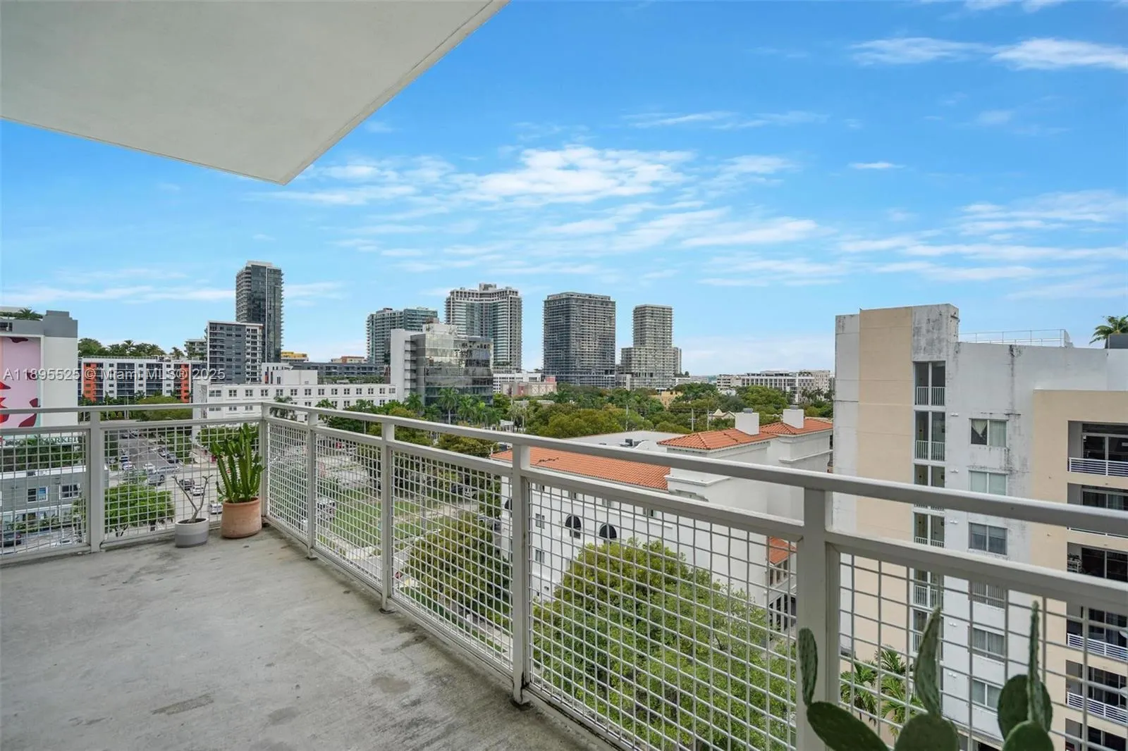 444 NE 30th St, #801