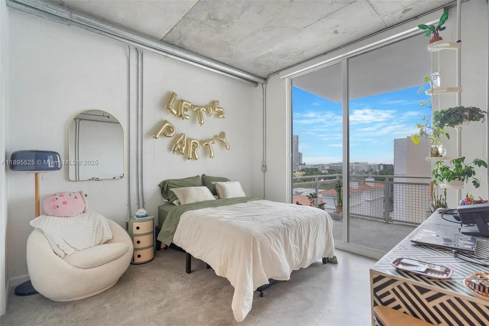 444 NE 30th St, #801