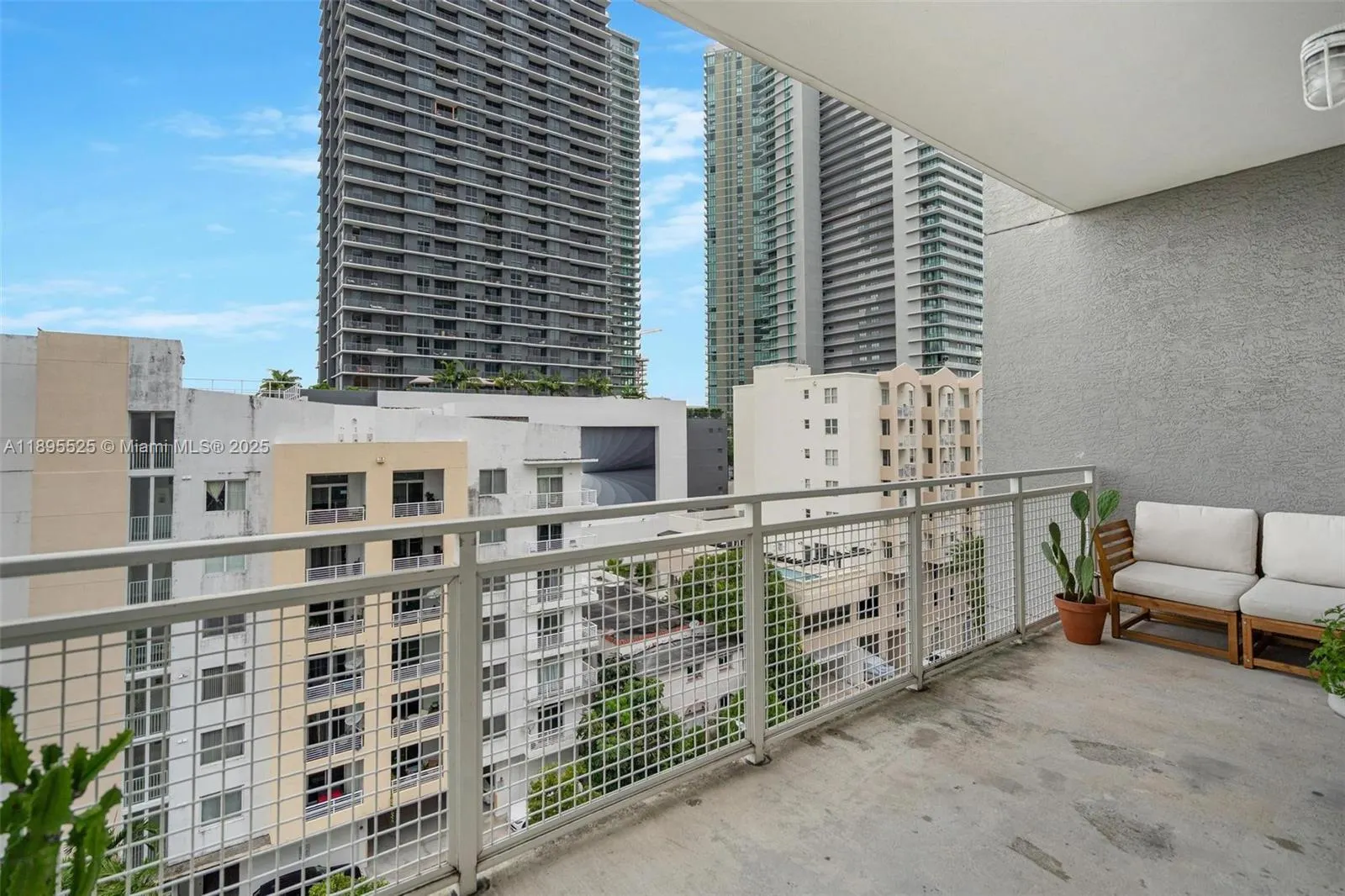 444 NE 30th St, #801