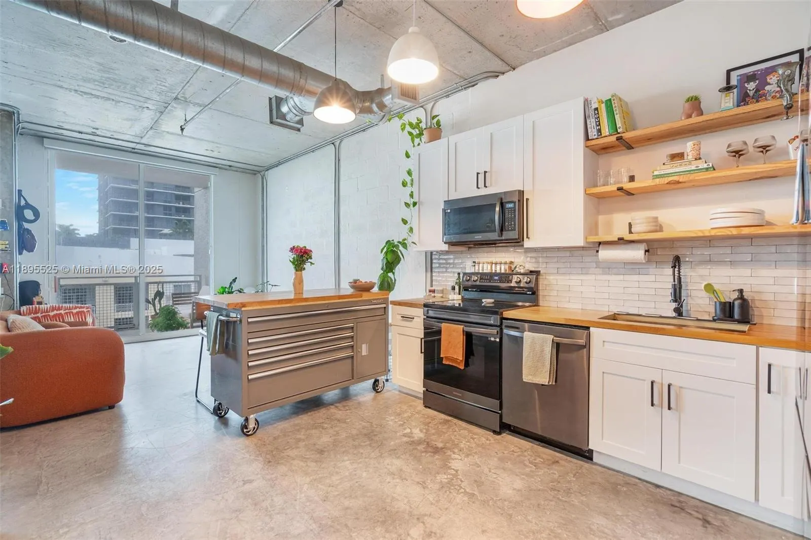 444 NE 30th St, #801