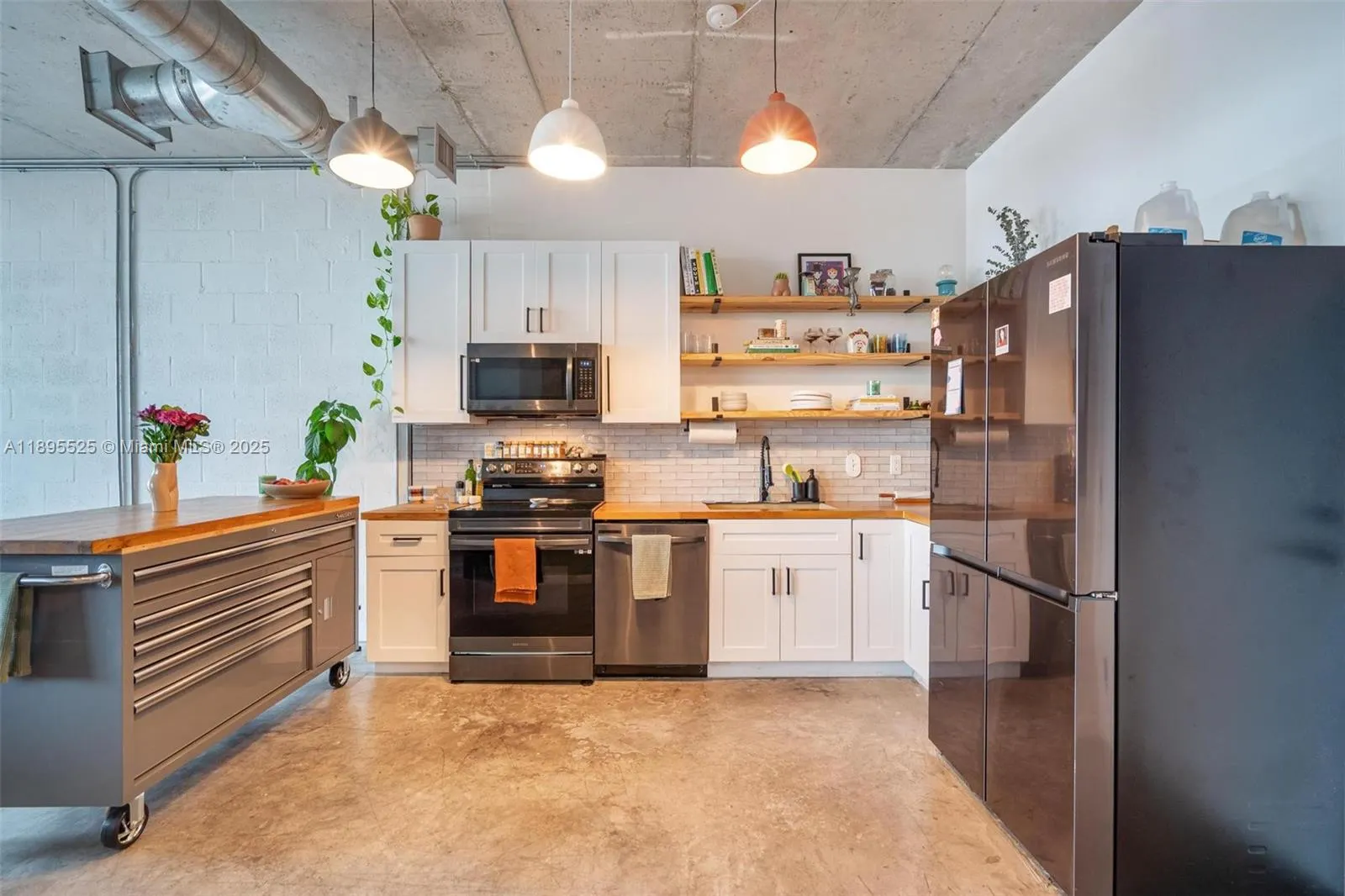 444 NE 30th St, #801