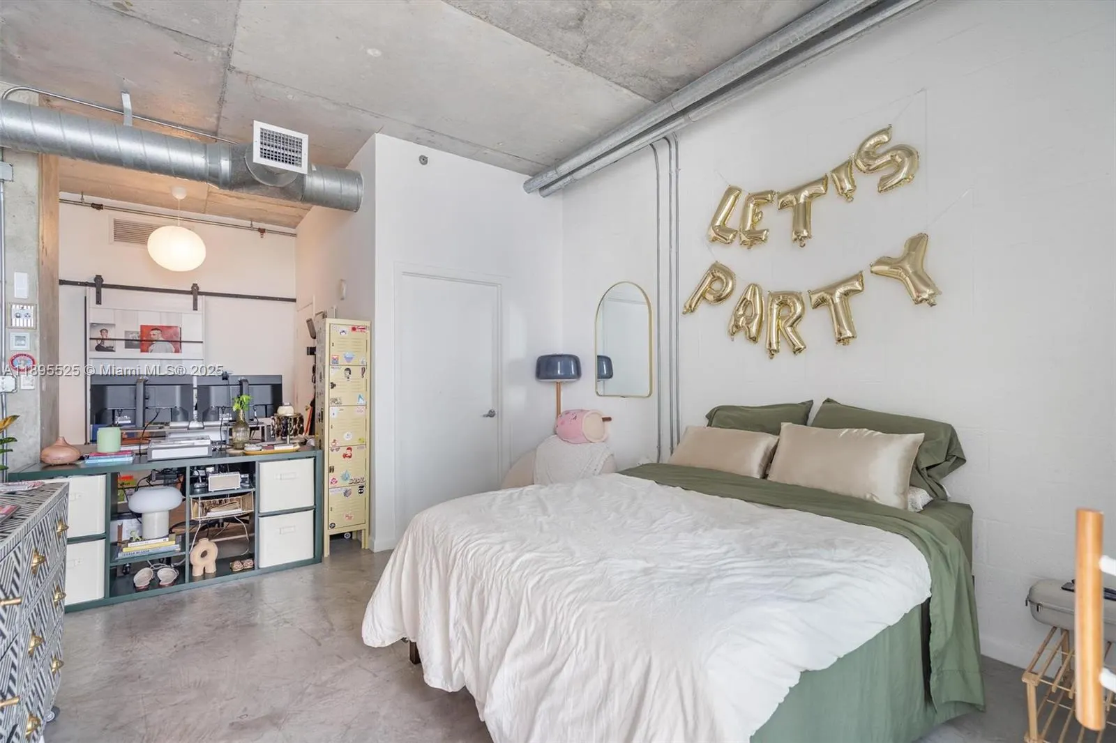 444 NE 30th St, #801