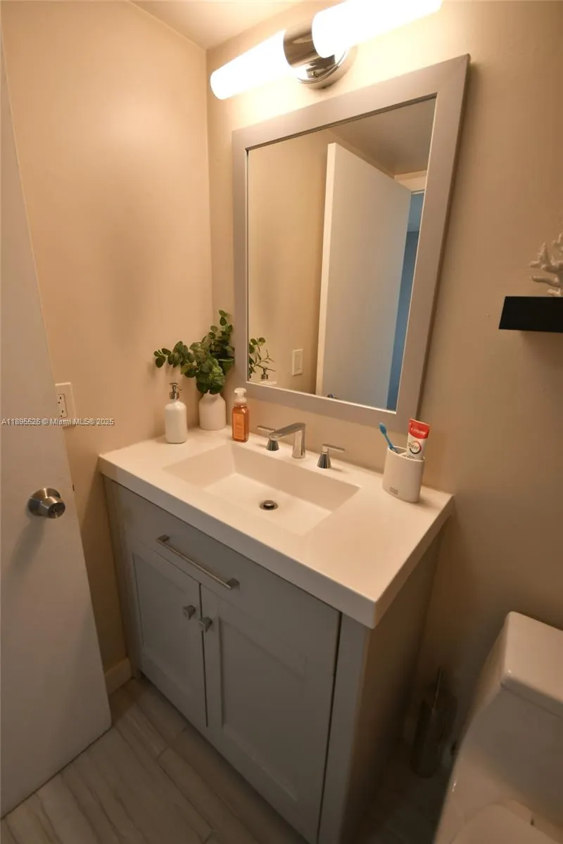 671 NE 195th St, #416-E