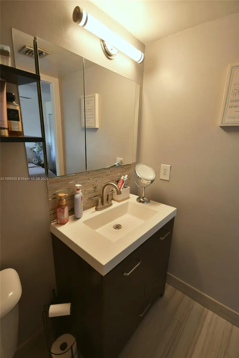 671 NE 195th St, #416-E