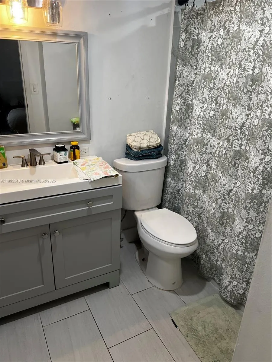 16909 N Bay Rd, #421