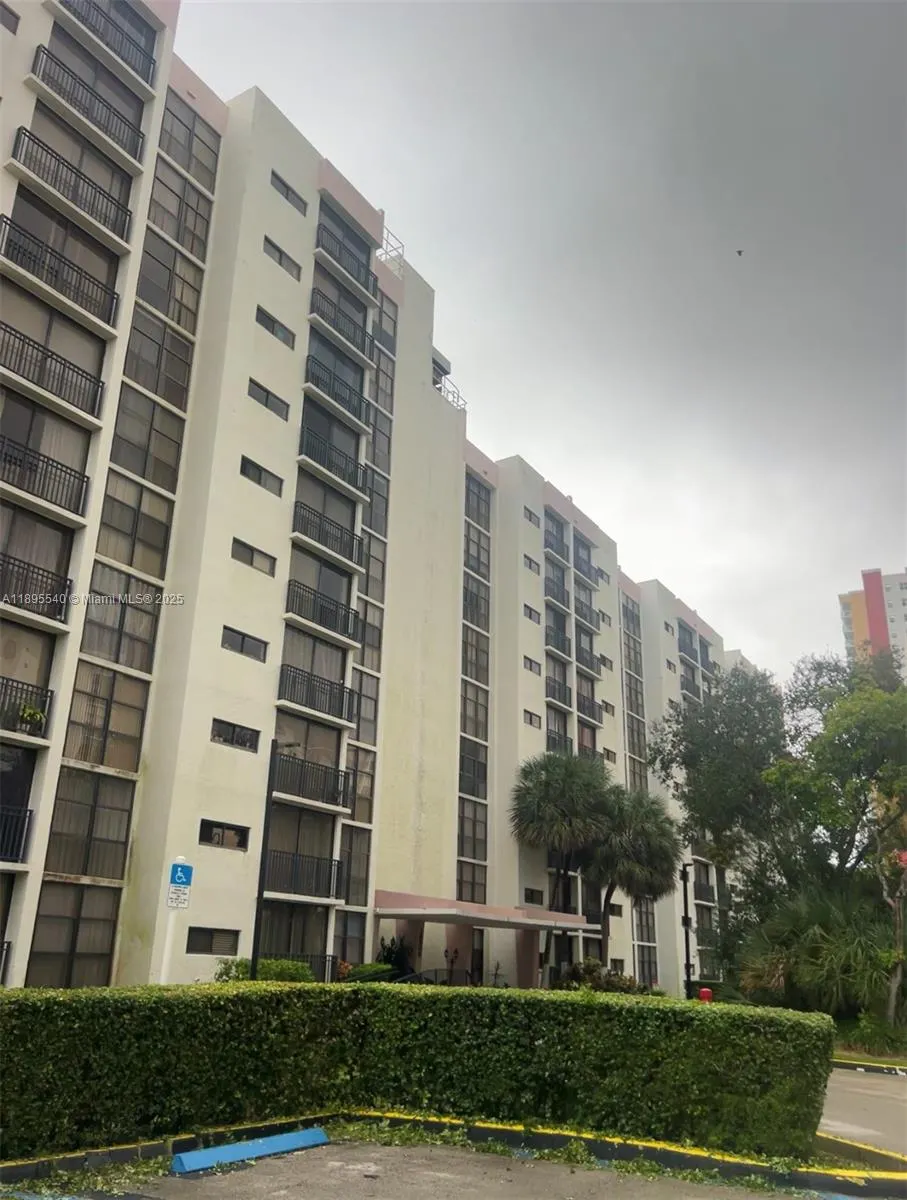 16909 N Bay Rd, #421