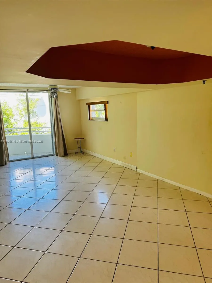 9156 Collins Ave, #310