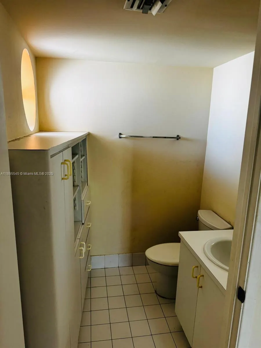 9156 Collins Ave, #310