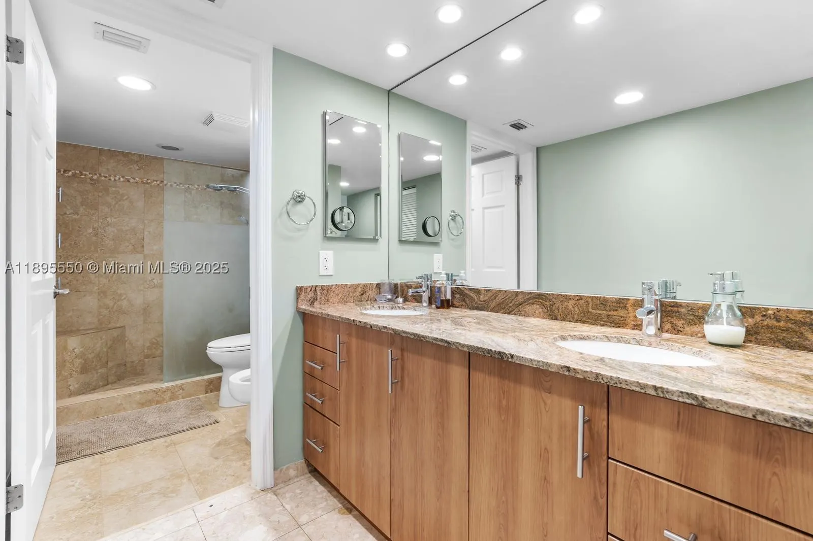 9341 Collins Ave #904