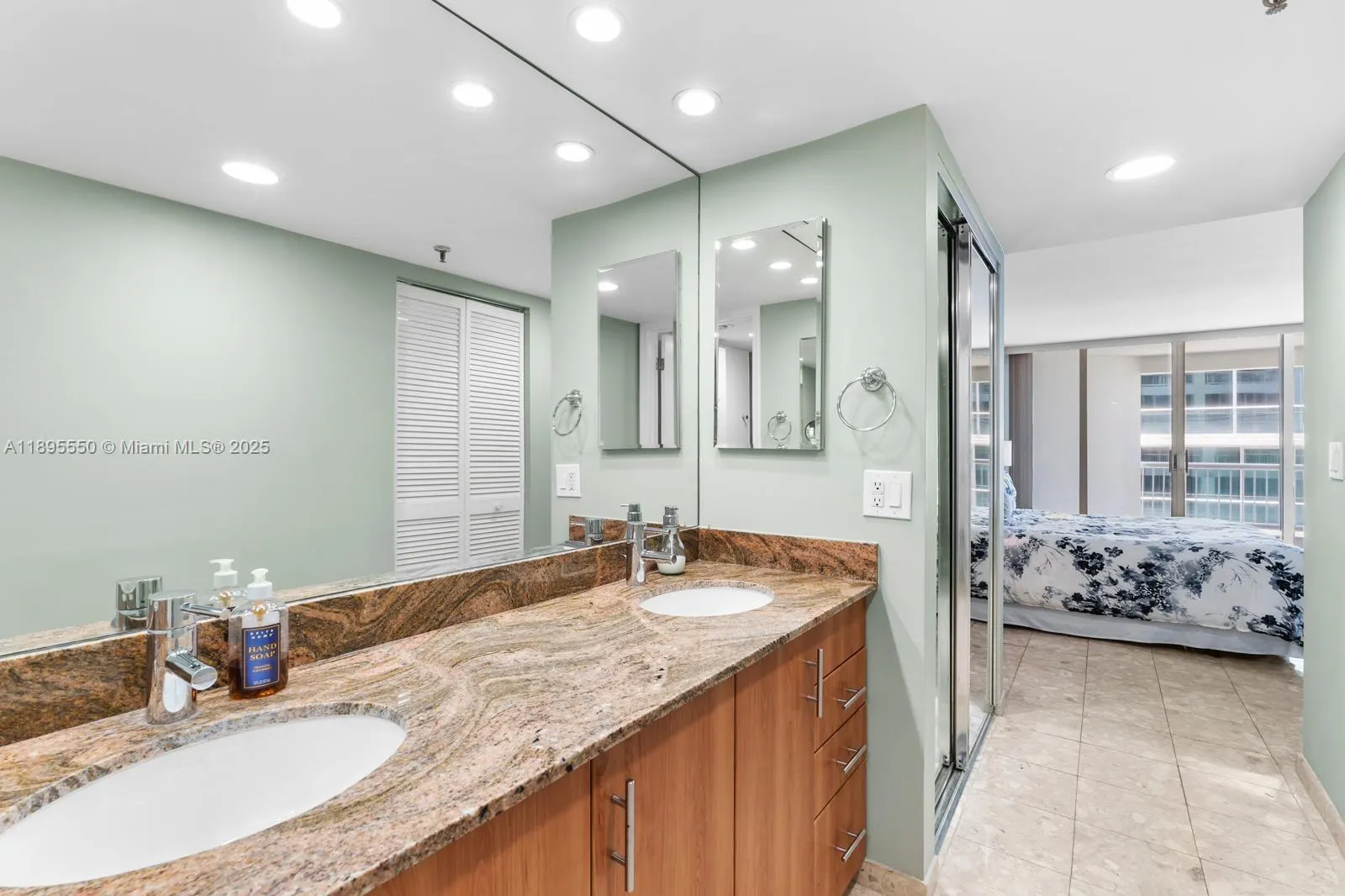 9341 Collins Ave, #904