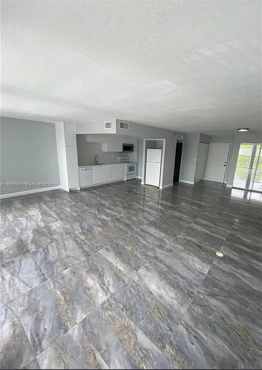2101 Atlantic Shores Blvd, #402