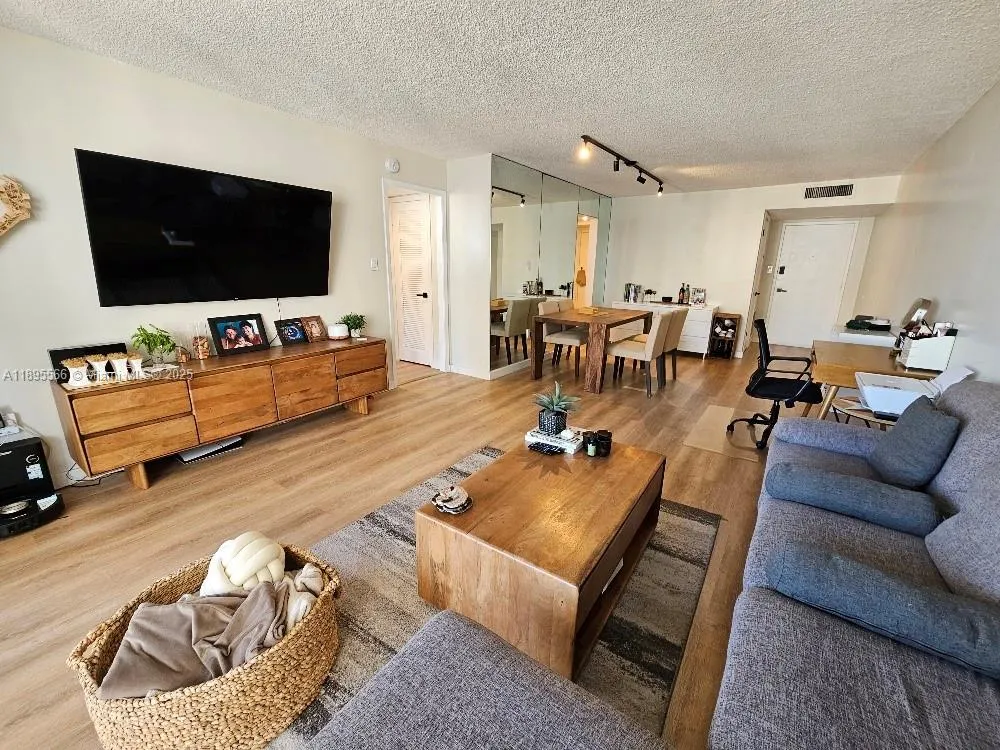 18061 Biscayne Blvd, #1602