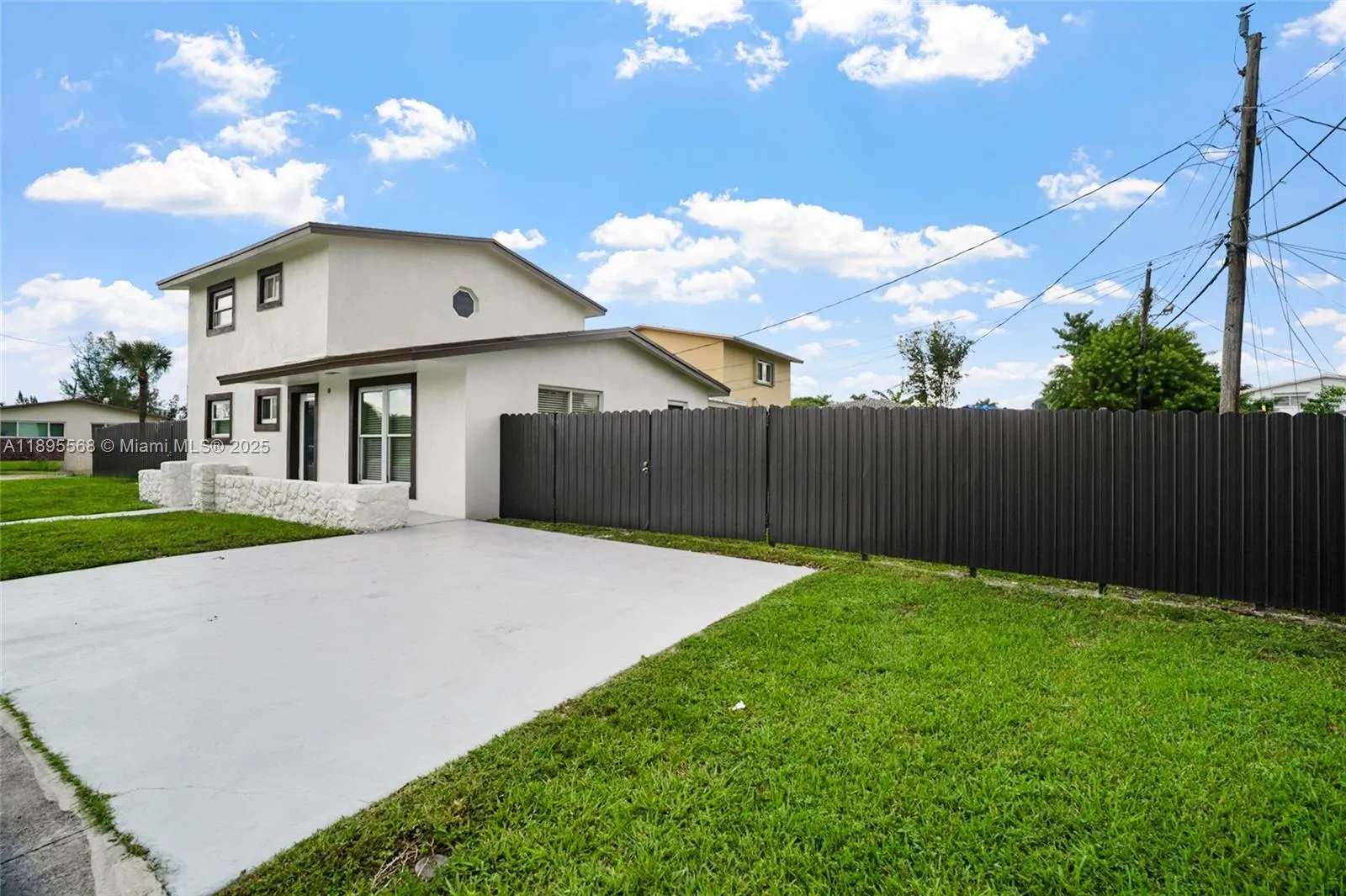 301 SW 12th Ave