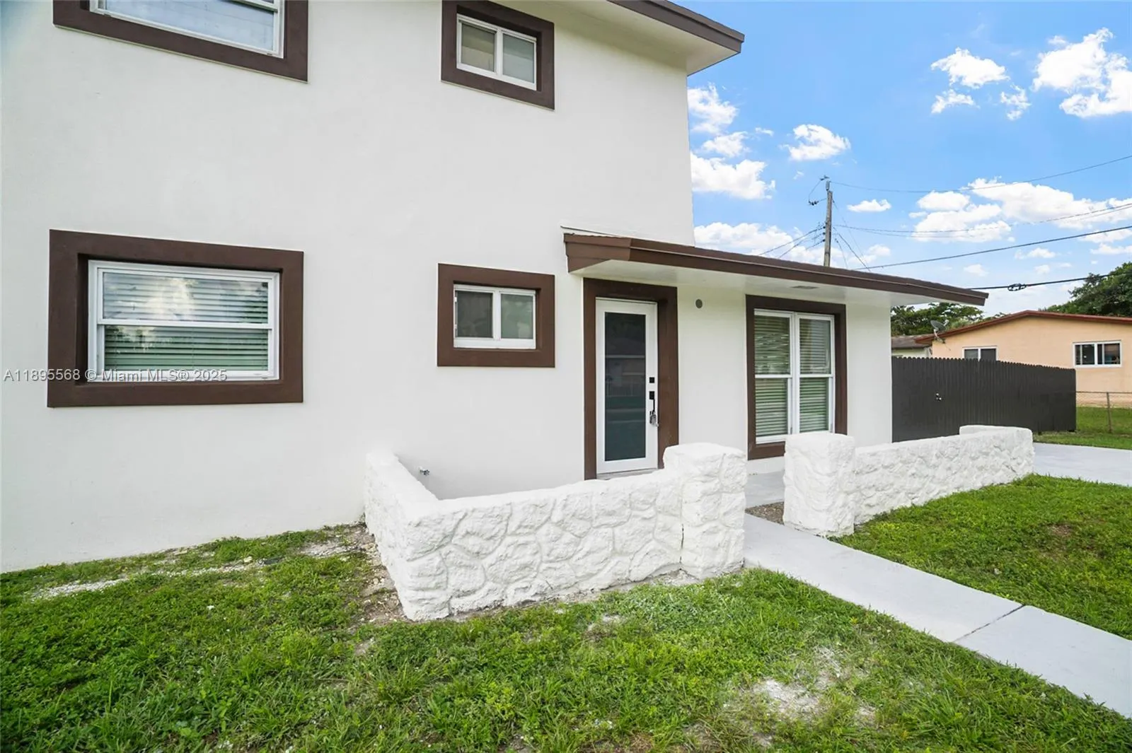 301 SW 12th Ave