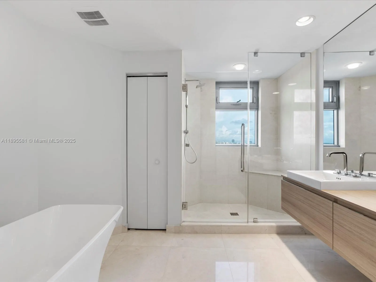 17301 Biscayne Blvd, #1704