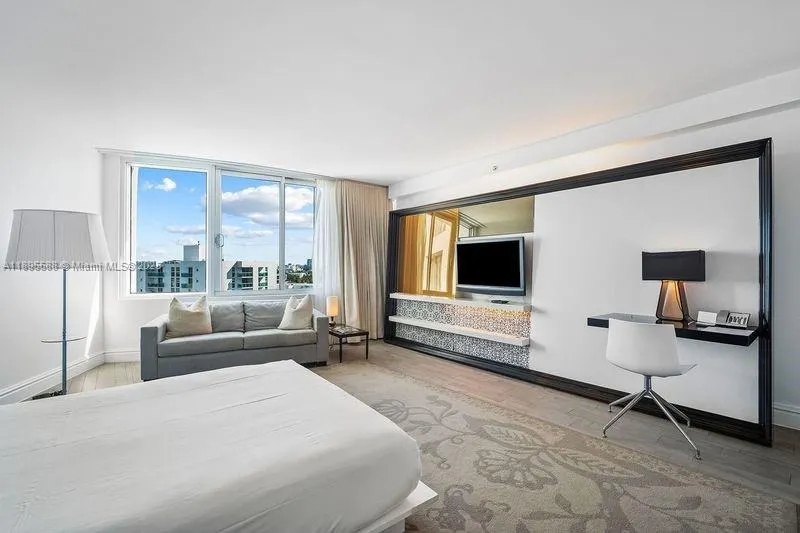 1100 West Ave, #819