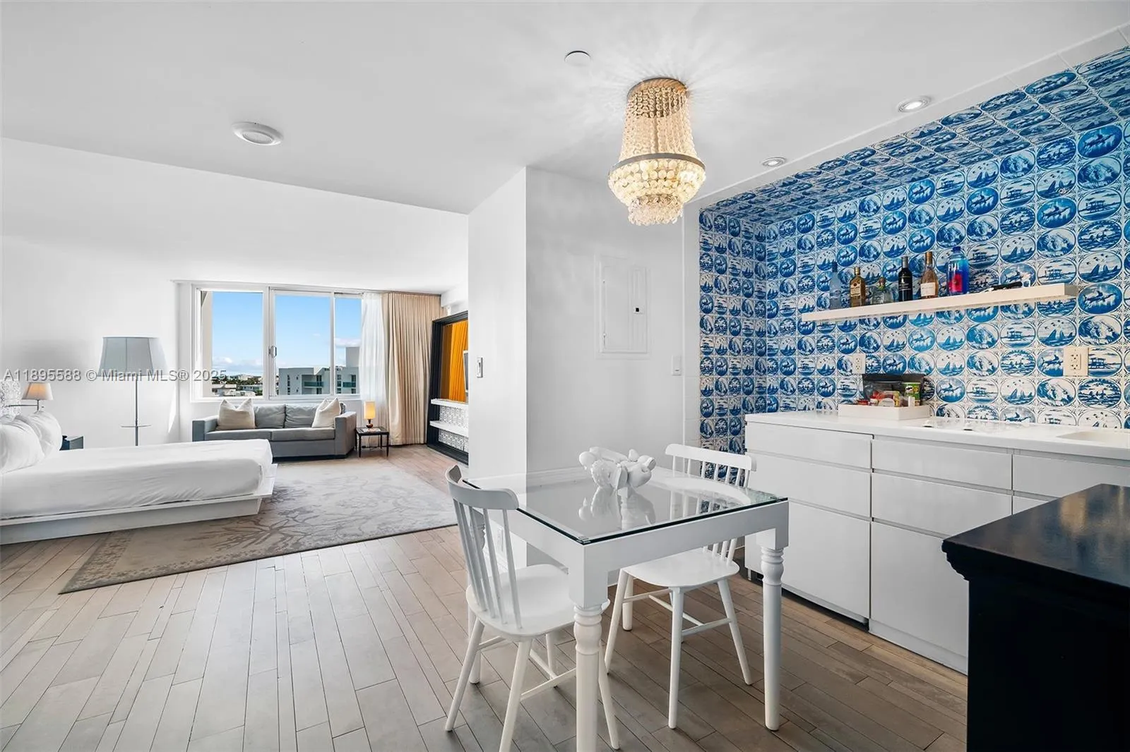1100 West Ave, #819