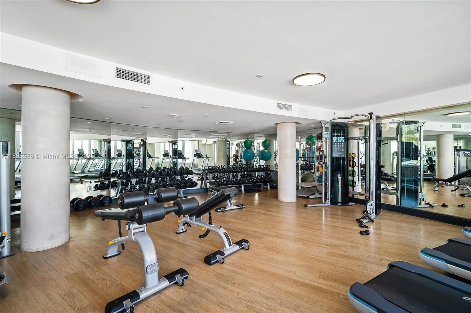 1100 West Ave, #819