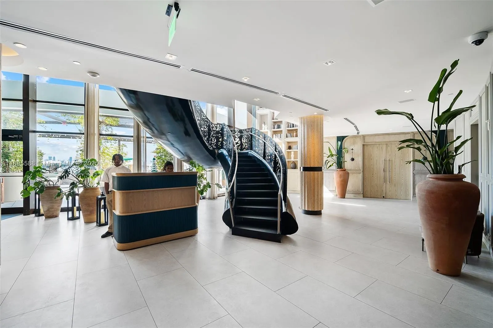 1100 West Ave, #819