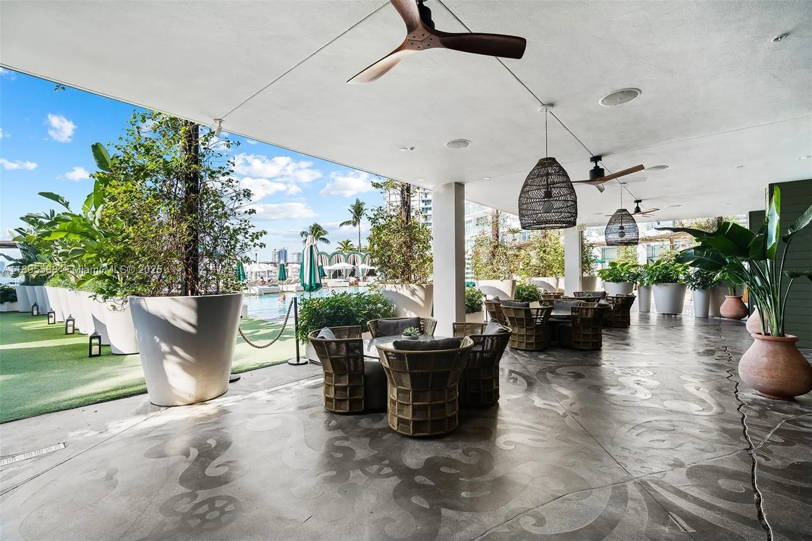 1100 West Ave, #819