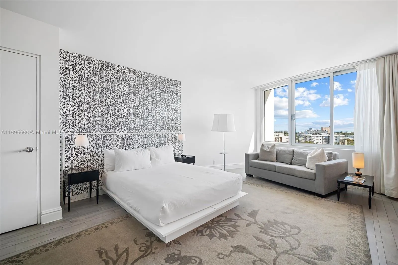1100 West Ave, #819