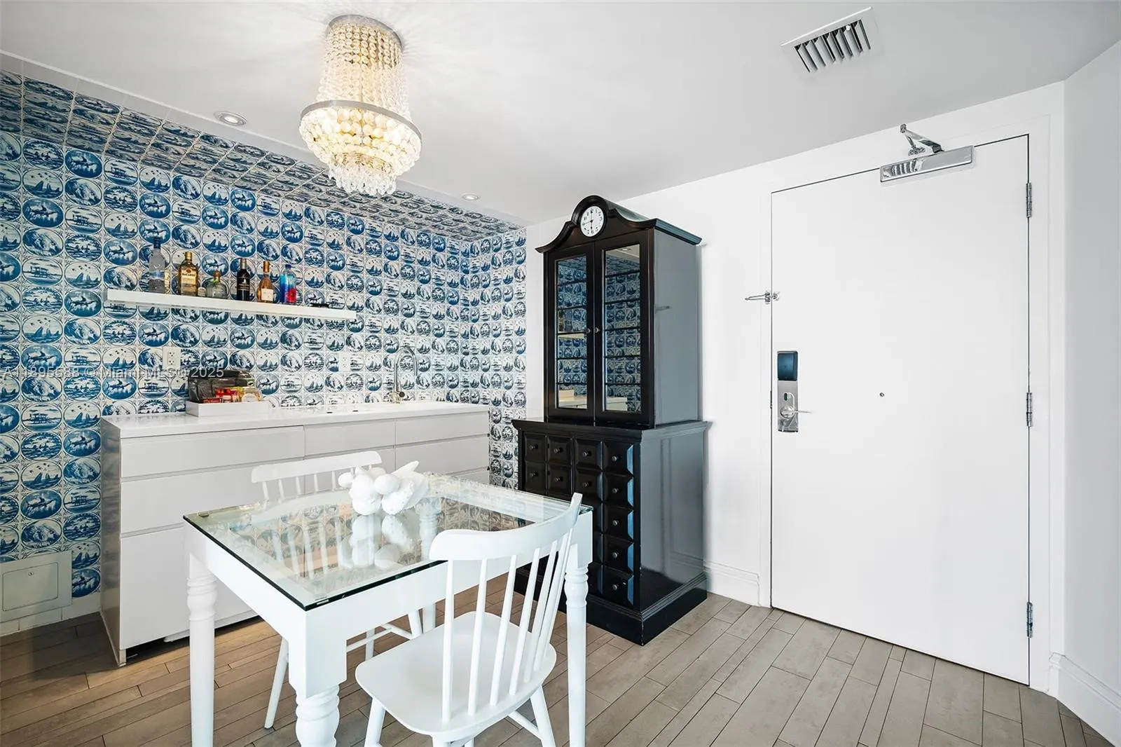 1100 West Ave, #819