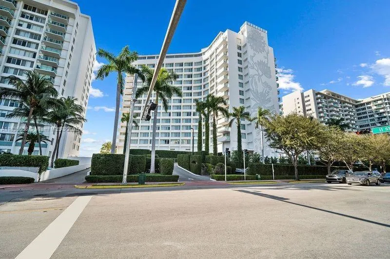1100 West Ave, #819