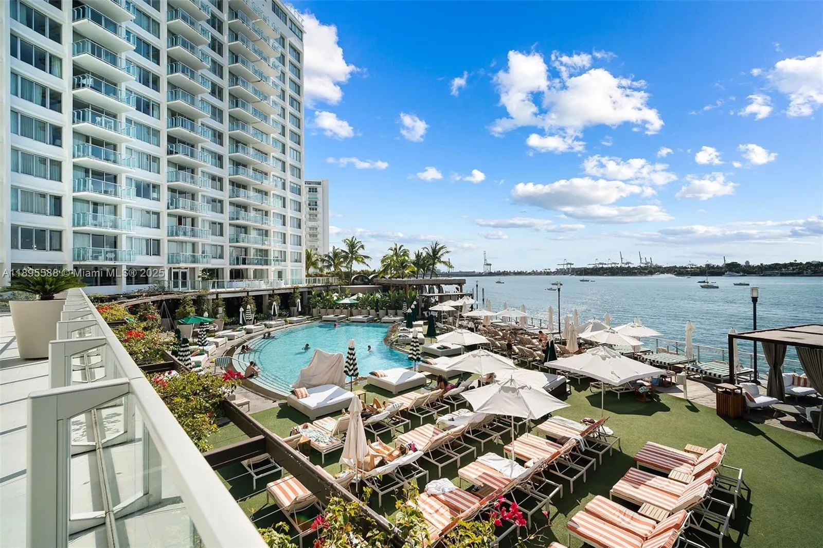1100 West Ave, #819