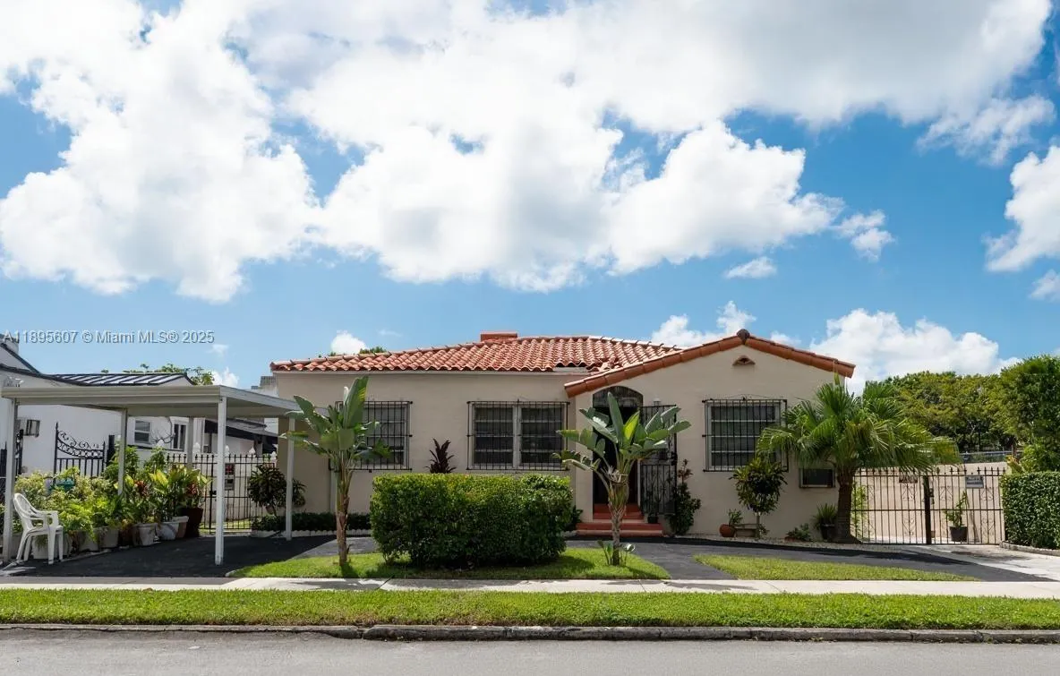1242 SW 21st Ter
