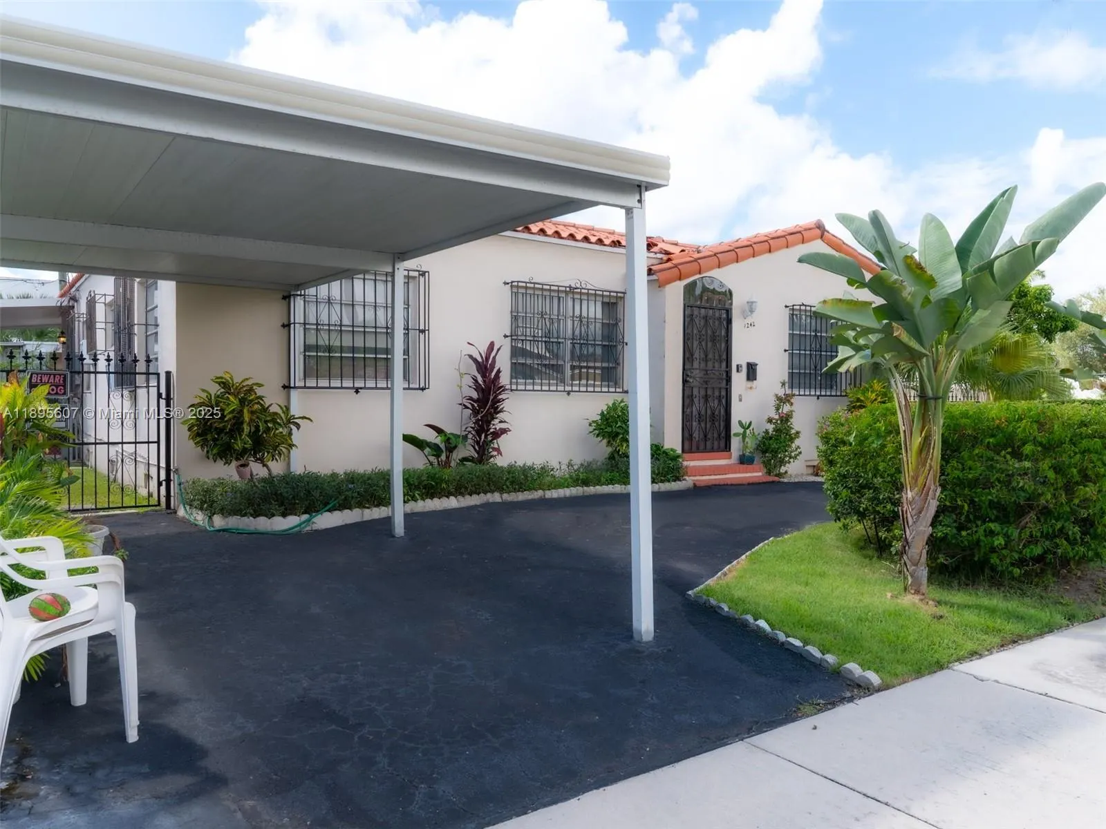 1242 SW 21st Ter