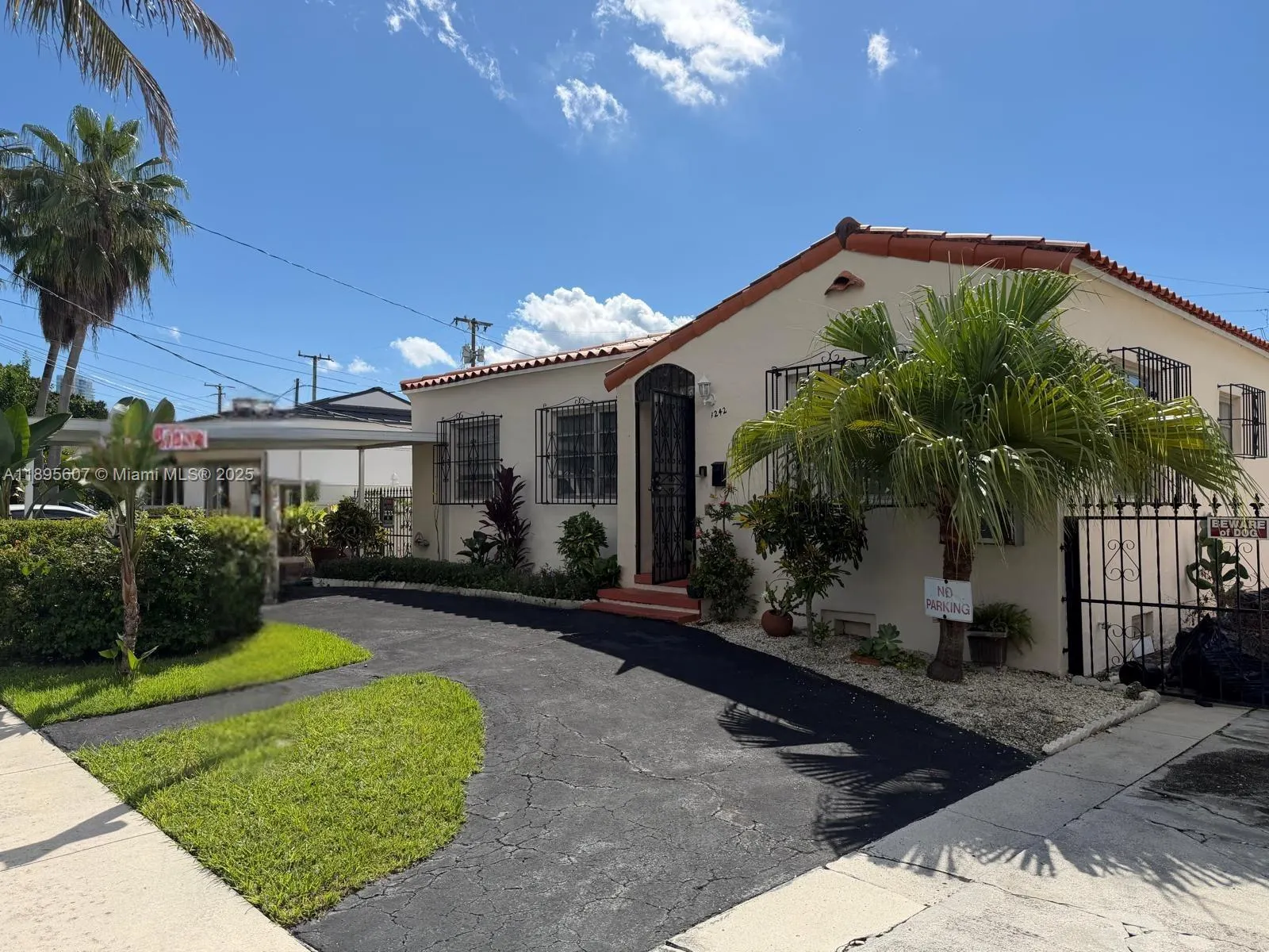 1242 SW 21st Ter