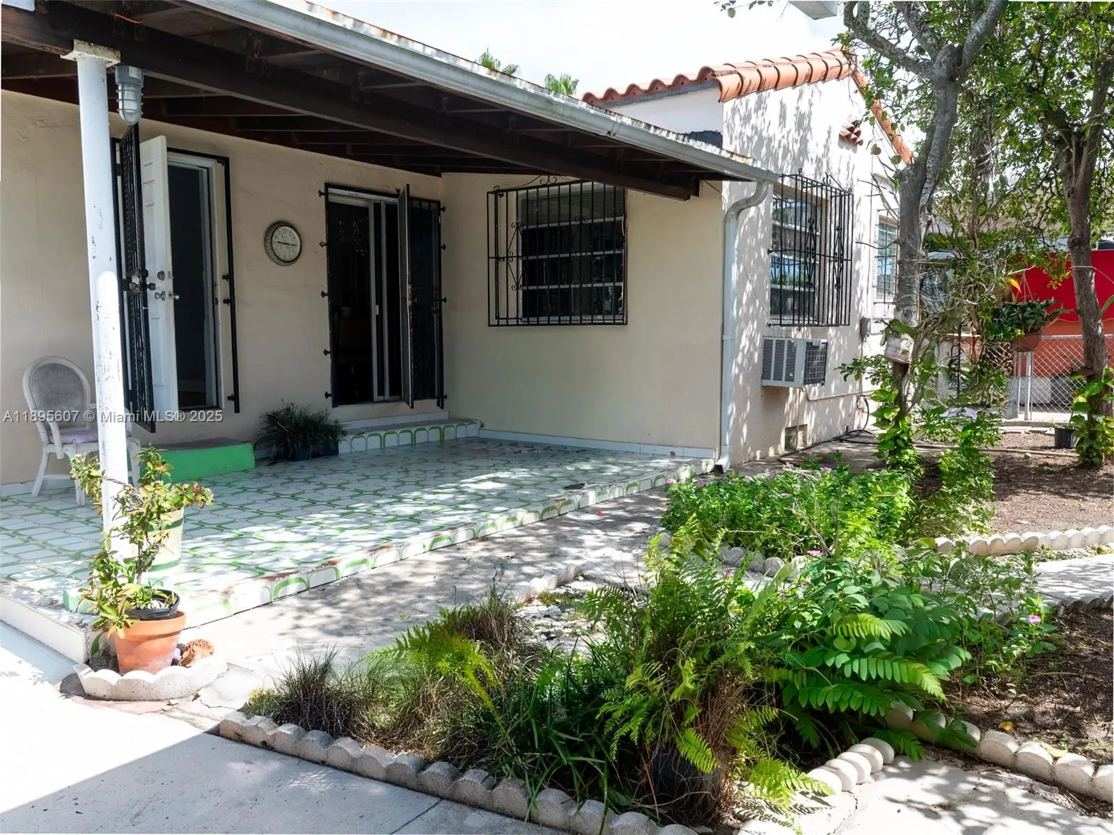 1242 SW 21st Ter
