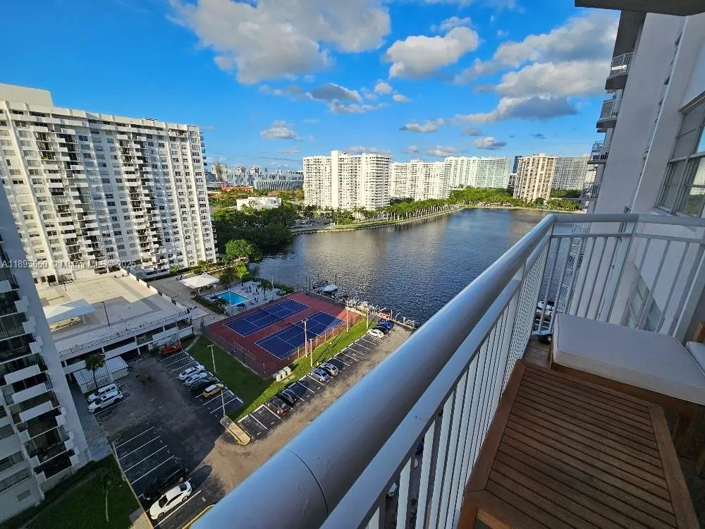 18061 Biscayne Blvd, #1602